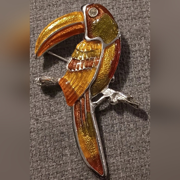 Toucan Bird Enameled Vintage Brooch Pin - Picture 1 of 1